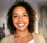 Photo of Robyn Robertson